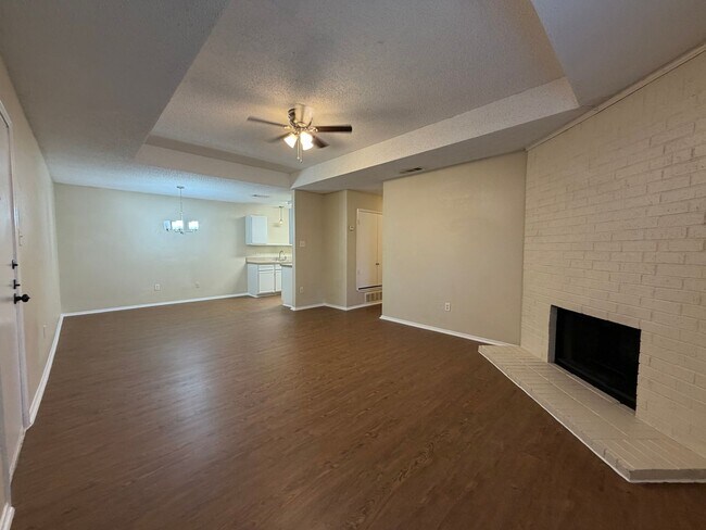 Foto del edificio - AVAILABLE NOW 3 BEDROOM 2 BATH DUPLEX IN NORTH RICHLAND HILLS