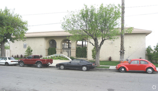 Foto del edificio - Carlyle Court Apartment Homes