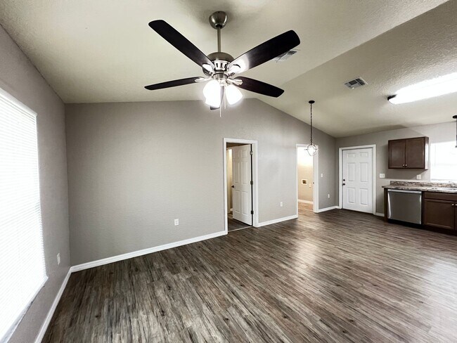 Foto del edificio - Charming, BRAND NEW 3 Bedroom, 2 Bathroom Home in Ocala!!