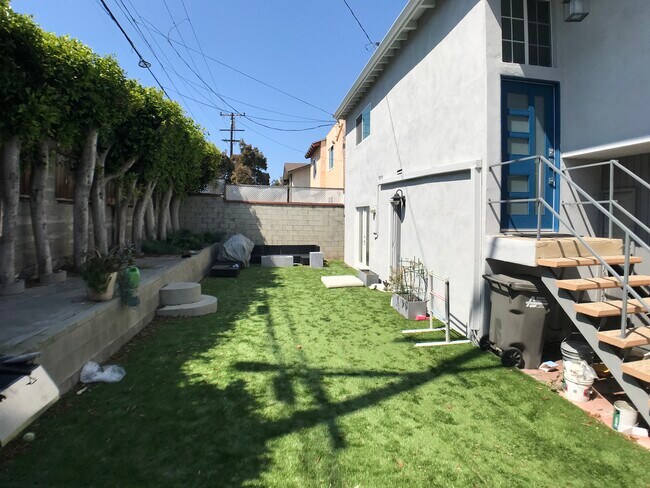 Foto del edificio - 1701 Blossom Ln