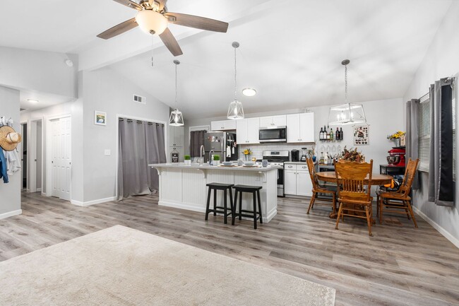 Building Photo - 720 S Velie St