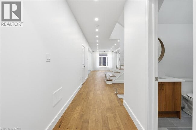 Photo du bâtiment - 87 McKnight Ave