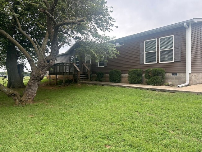 Building Photo - Nice 4 bedroom, 2 bath home with beautiful...
