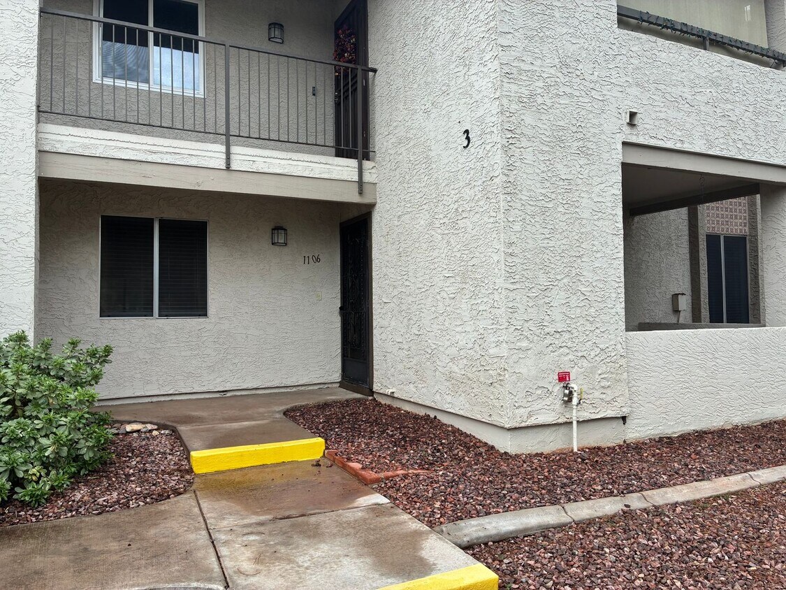 Primary Photo - **COMFY 2 BEDROOM/2 FULL BATHROOM CONDO IN...