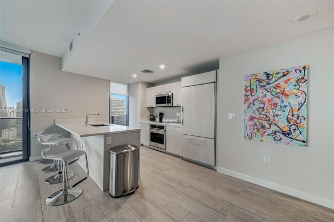 Foto del edificio - 45 SW 9th St