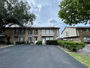 Building Photo - 10682 Hazelhurst Dr