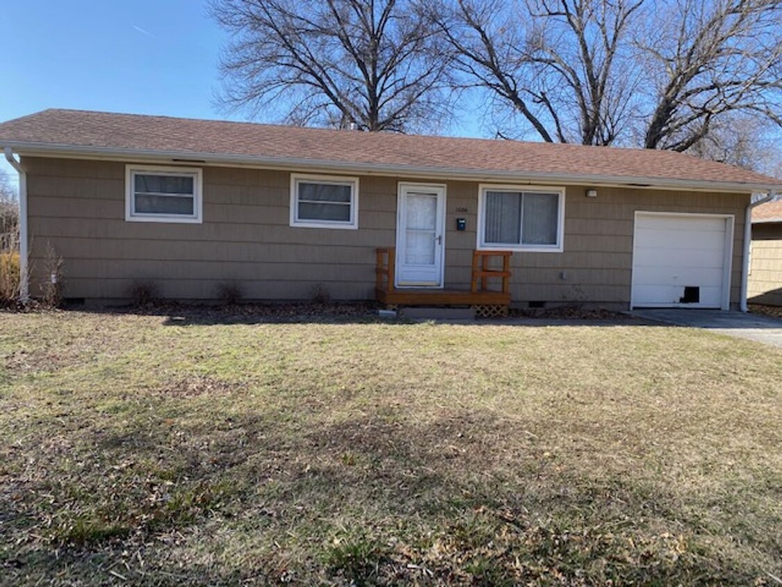 Foto principal - NEWLY REMODELED 3 BEDROOM 1 BATH IN WEBB C...