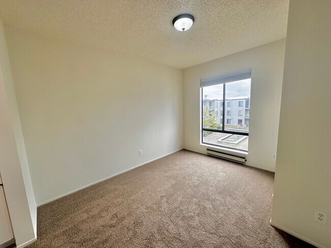 Building Photo - $500 Move In Special!! One Bedroom Condo i...