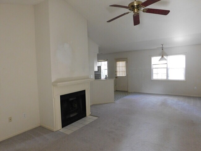 Foto del edificio - 213 Esquire Ct