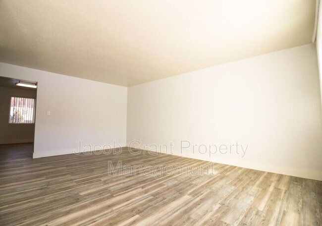 Building Photo - 2148 St Clair Rd