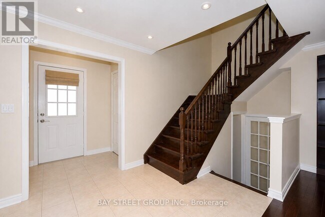 Photo du bâtiment - 506 Bur Oak Ave