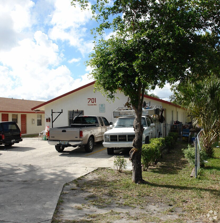 Foto del edificio - 621-701 NW 7th Ave