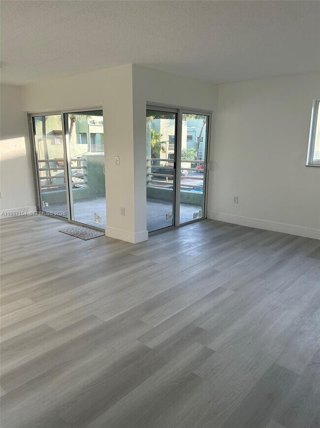 Foto del edificio - 11163 NW 7th St