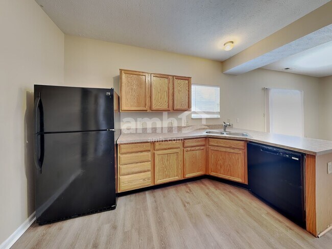 Foto del edificio - 8036 Chesterhill Way