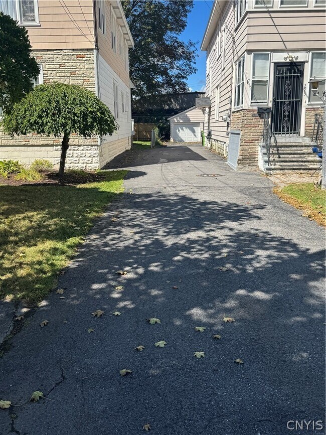 Building Photo - 223 Wilmore Pl