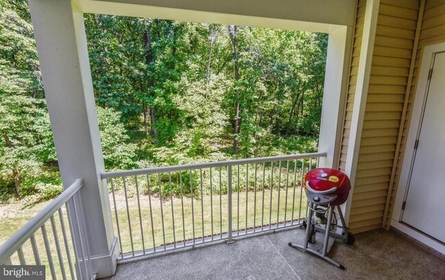 Building Photo - 23225 Milltown Knoll Square