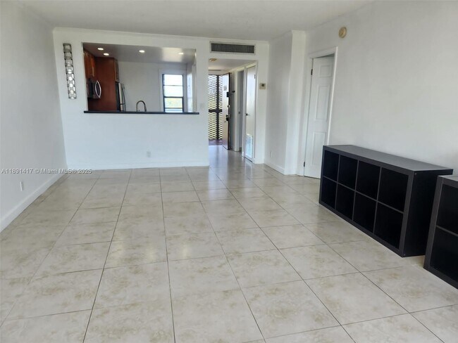 Foto del edificio - 3301 N Country Club Dr