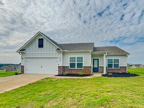 Building Photo - 905 Hesston Dr