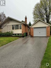 Building Photo - 124 Thicketwood Dr