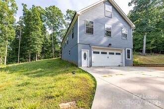 Building Photo - 242 Newport Dr