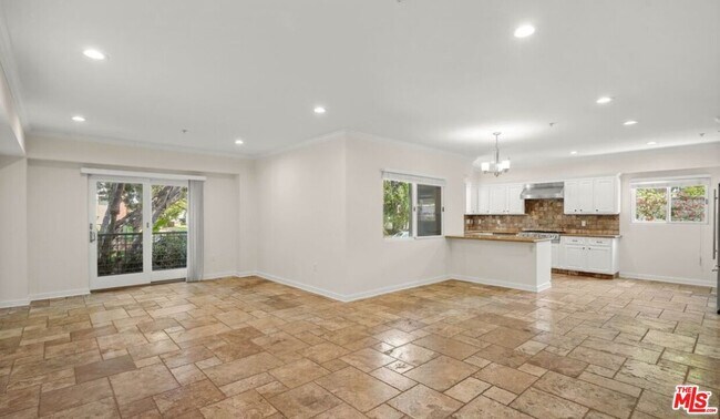 Foto del edificio - 10616 Kinnard Ave