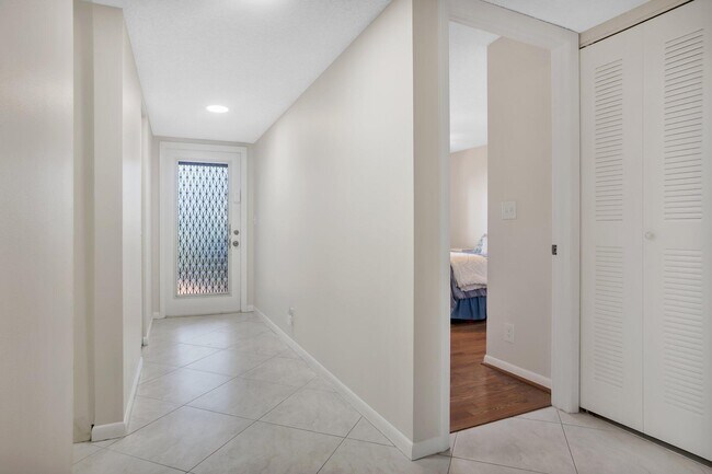 Building Photo - 5550 Witney Dr