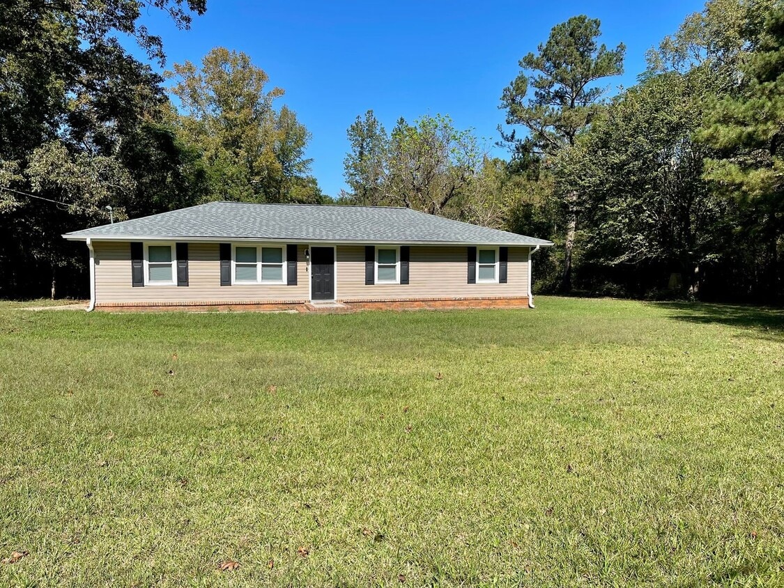 Primary Photo - Beautiful newly remodeled home on over 3 a...