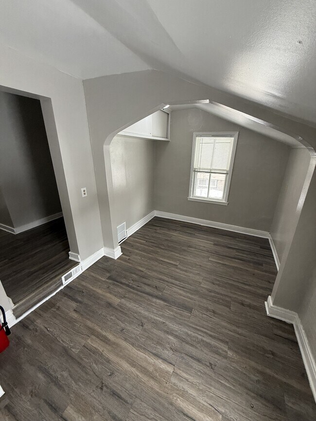 Building Photo - 473 Sherburne Ave