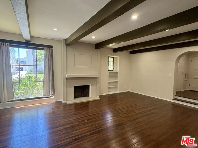 Building Photo - 170 N Orange Dr