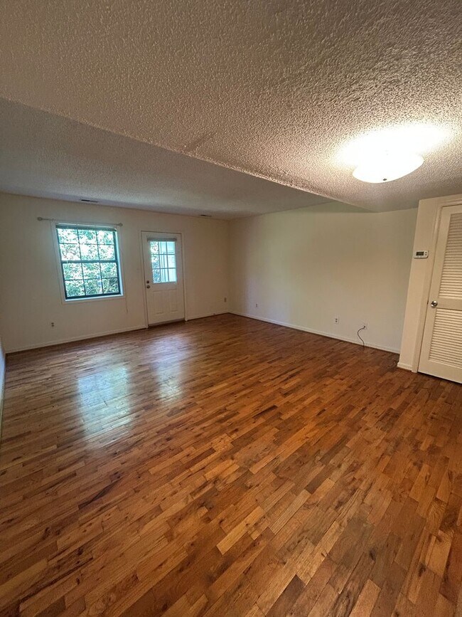 Foto del edificio - Townhome in the heart of Carrboro! First M...
