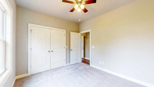 Dormitorio - 1512 Williamson Rd