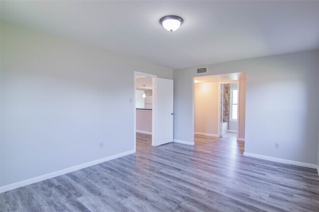 Foto del edificio - 15806 Val Verde Dr