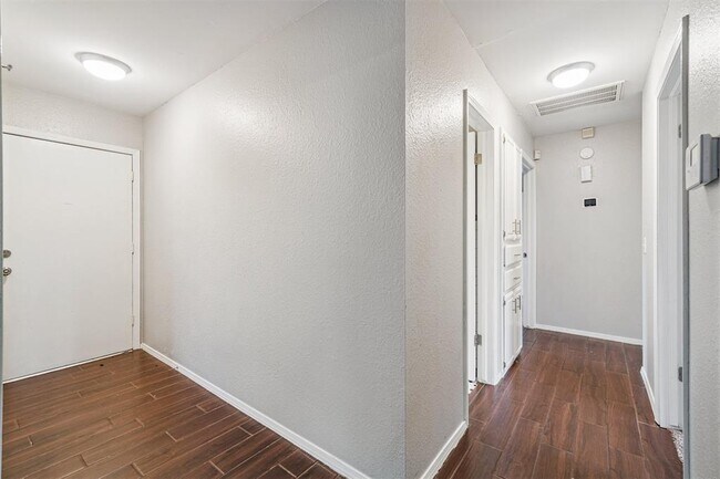 Building Photo - 1408 SE 8th St