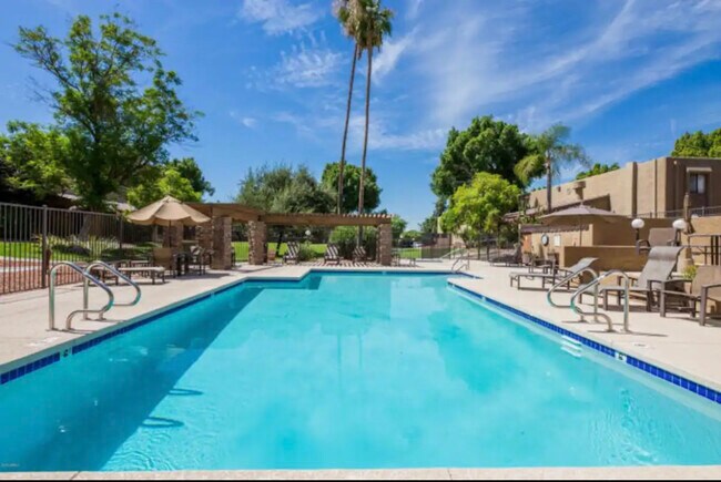 Foto del edificio - 3825 E Camelback Rd