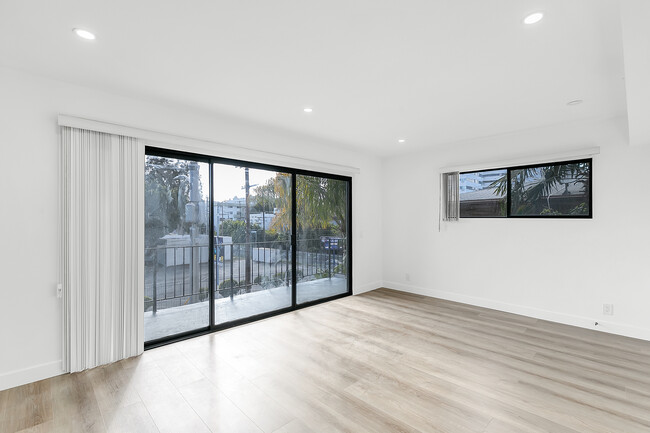 Foto del edificio - 1310 S Barrington Ave