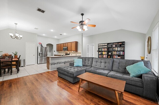 Building Photo - Upgraded One-Story Gem Located In Desirabl...