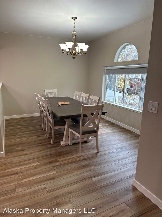 Building Photo - 4 br, 2.5 bath House - 1400 W 47th Ave