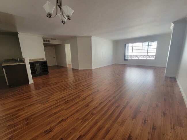 Building Photo - 2050 S Bentley Ave