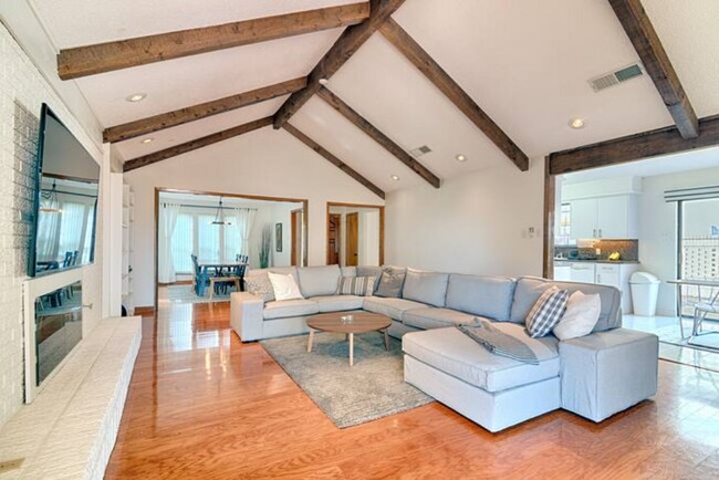 Foto del edificio - 1813 Cedar Ridge Dr