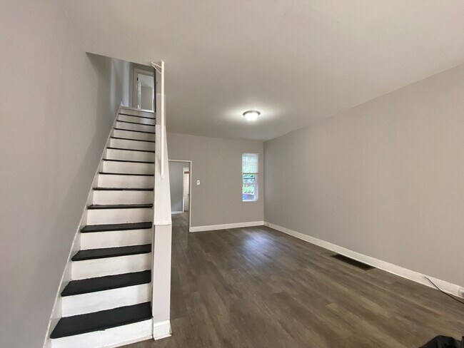 Foto del edificio - Renovated 3 bed townhome
