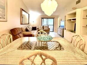 Building Photo - 9485 Boca Cove Cir