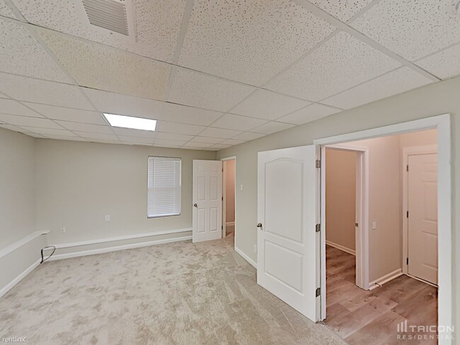 Building Photo - 114 Twin Oaks Ln