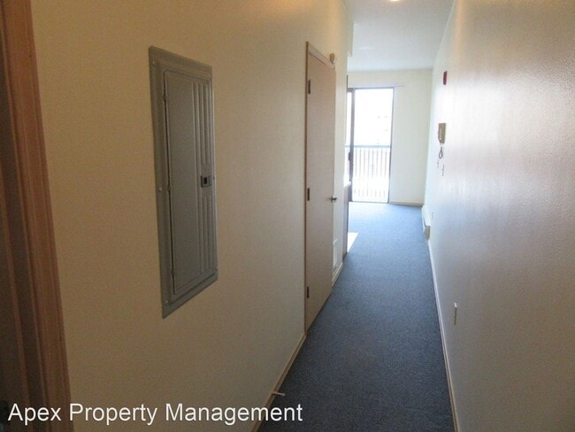 Building Photo - 1 br, 1 bath Apartment - 1304 RAILROAD AVENUE