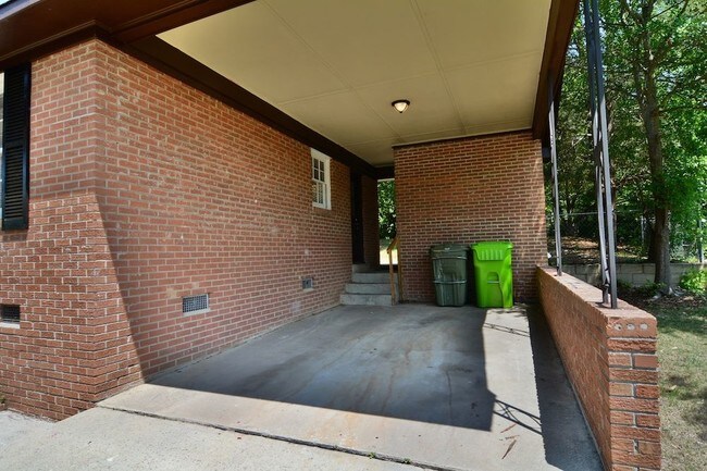 Building Photo - 7309 Parkview Dr