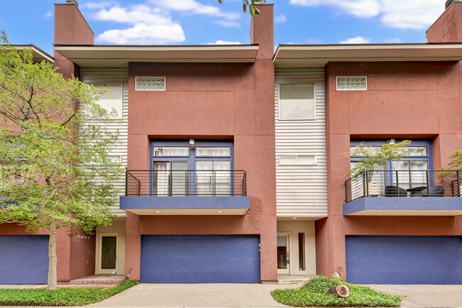 Building Photo - Contemporary Townhome in Montrose - Immedi...