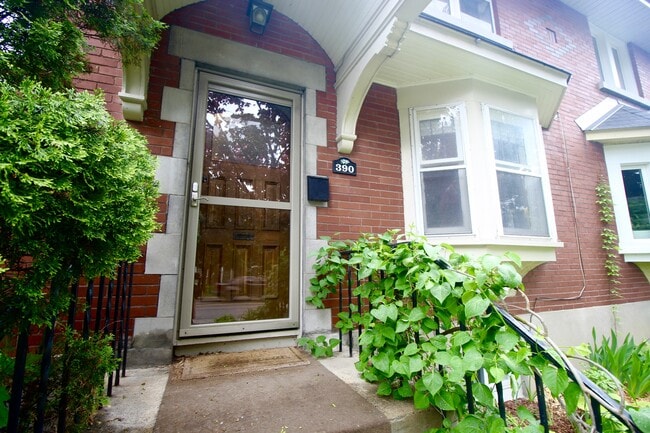 Photo du bâtiment - 390 Holland Ave