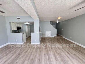 Building Photo - 2623 Fan Palm Dr