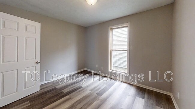 Building Photo - 102 Denham St