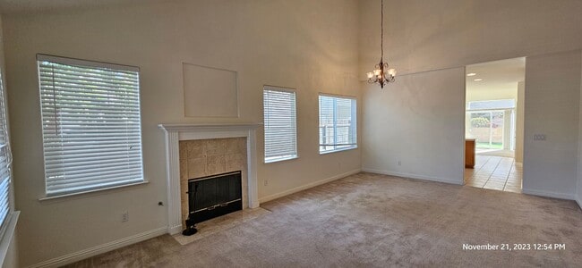Foto del edificio - Centrally Located Large Bradley Square Two...