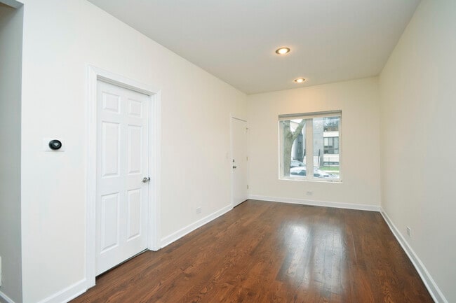Building Photo - 2702 N Artesian Ave